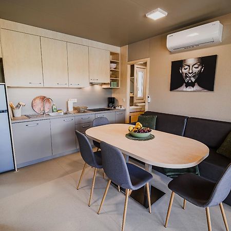 Deluxe Lake View Mobile Homes With Thermal Riviera Tickets Catez ob Savi Kültér fotó