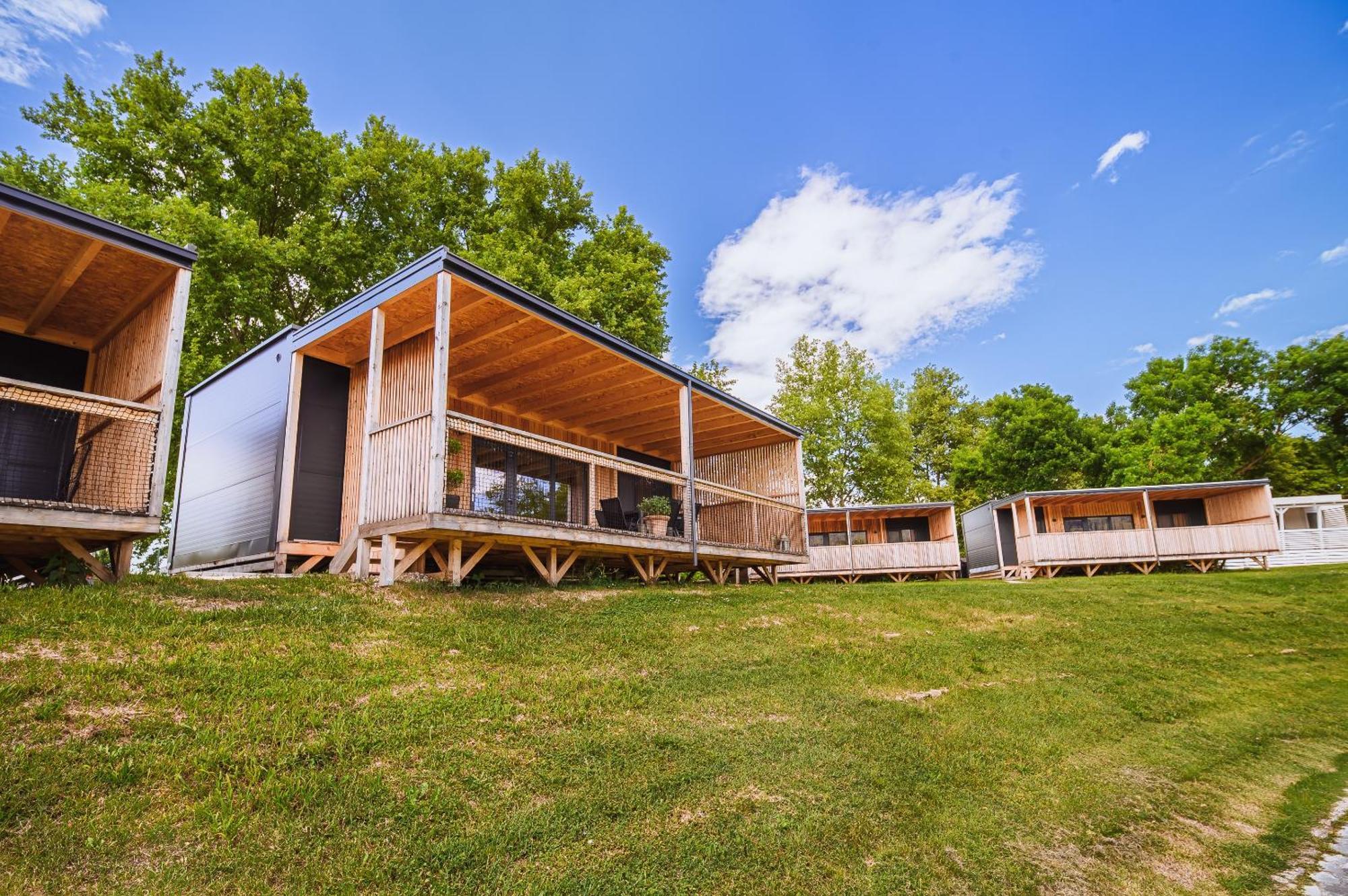 Deluxe Lake View Mobile Homes With Thermal Riviera Tickets Catez ob Savi Kültér fotó